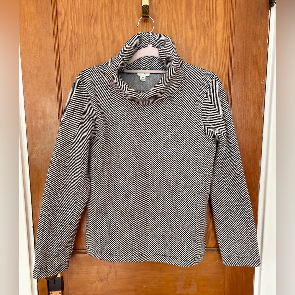 J crew turtleneck sweatshirt M